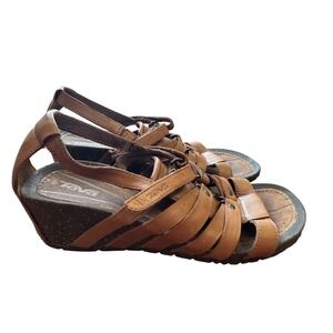 Teva Leather Wedge Sandals Womens Brown Good Strappy Hook Loop Adjustable size 9